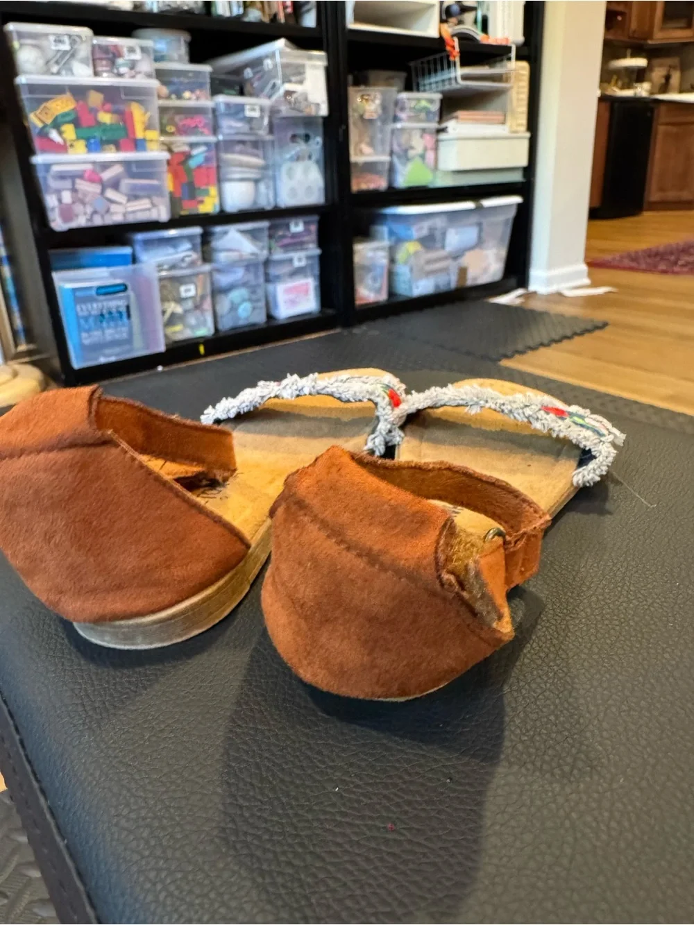 Minnetonka girls evie sandals sz 11